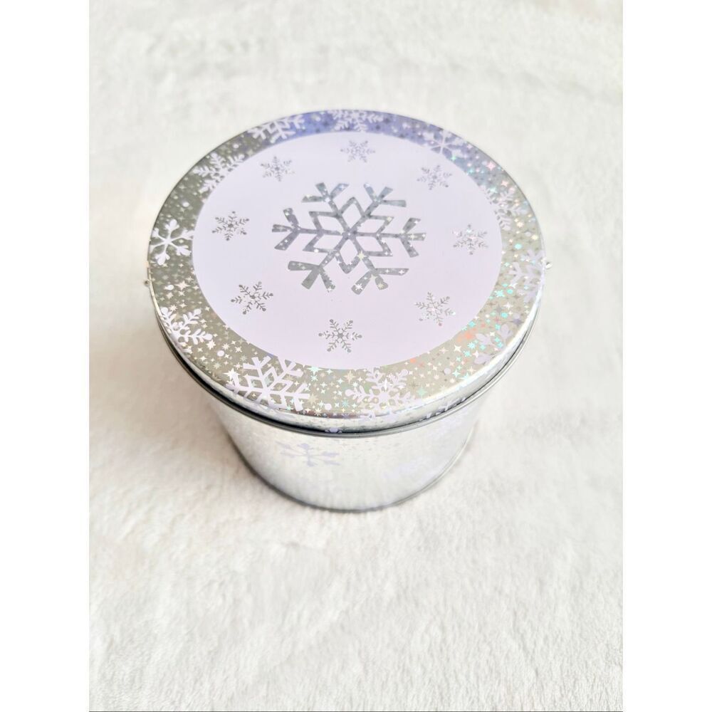 Silver Christmas snowflake cylinder tin with lid